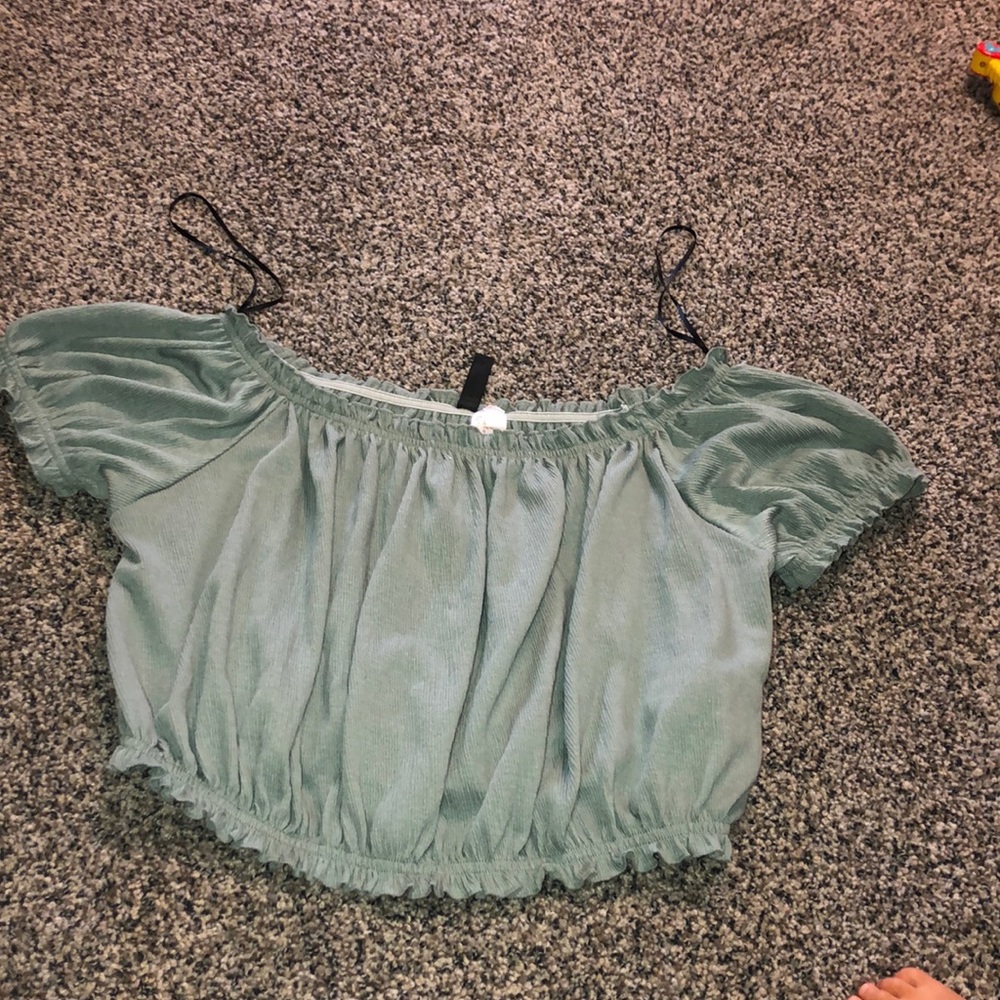 Off shoulders shirt